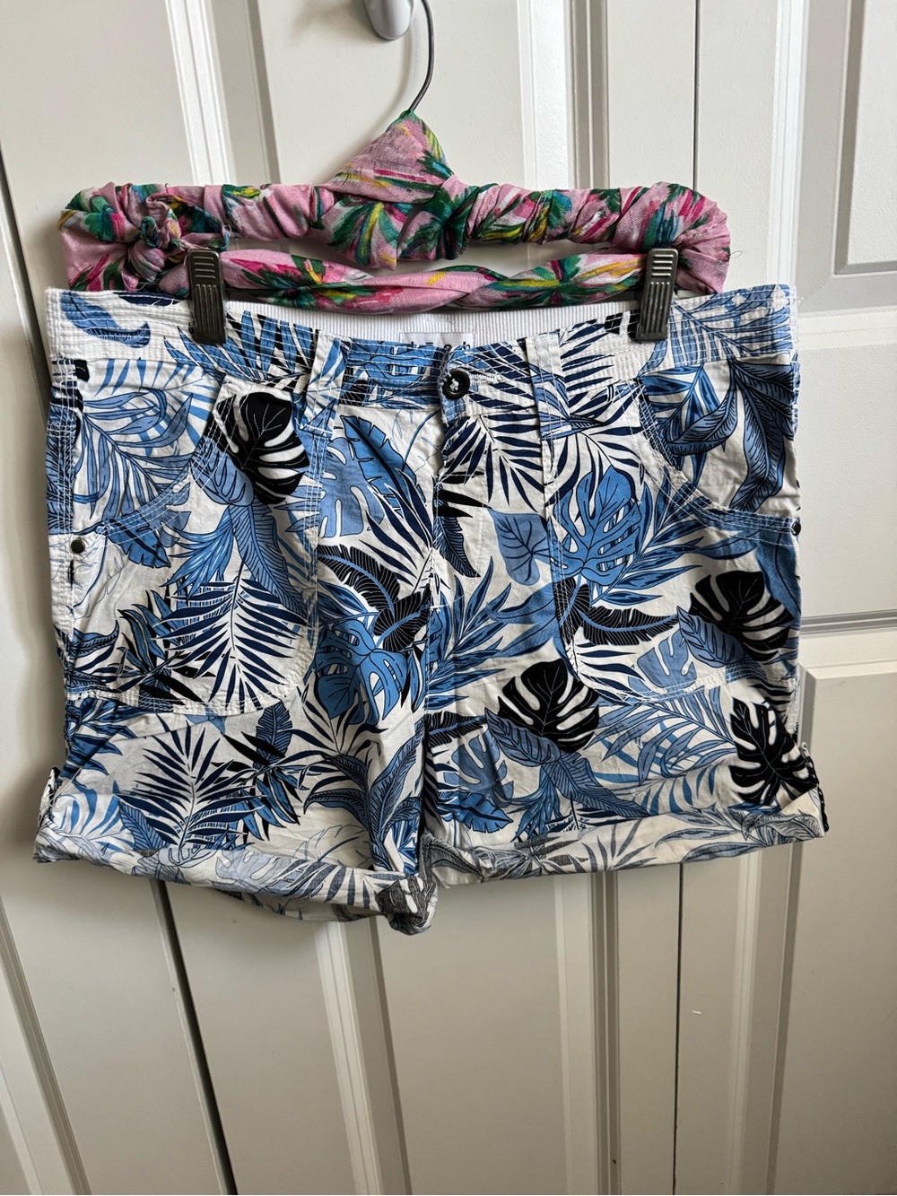 Women's Blue Tropical Leaf Print Bermuda Shorts